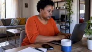 Woman requesting a credit report online
